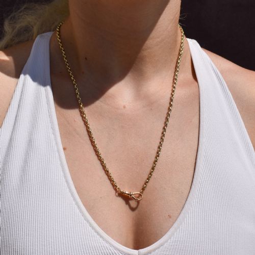 fig 1. A Victorian 9ct gold chain necklace featuring faceted links and a swivel dog clip fastener.