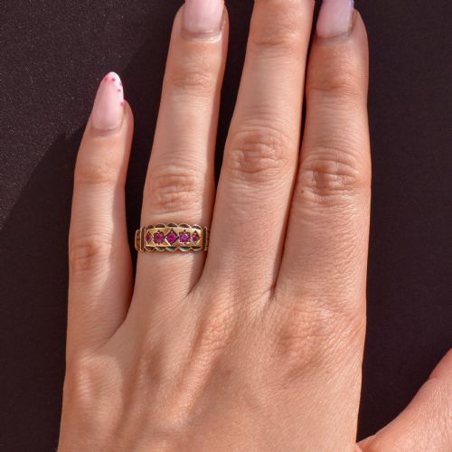 ANTIQUE RUBY FIVE STONE 15CT GOLD PATTERNED BAND RING CHESTER 1890 - ADDITIONAL PHOTO 8