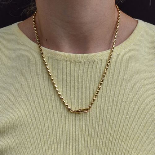 fig 1. An antique 9ct yellow gold tulip link chain necklace featuring an integrated swivel dog clip clasp.