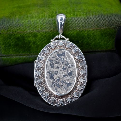 fig 1. A Victorian oval sterling silver photo locket featuring a central hand-engraved ivy leaf motif framed by an anthemion border.