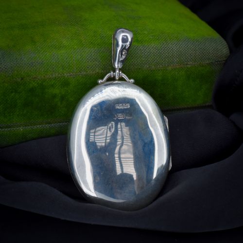 fig 2. A Victorian oval sterling silver photo locket featuring a central hand-engraved ivy leaf motif framed by an anthemion border.