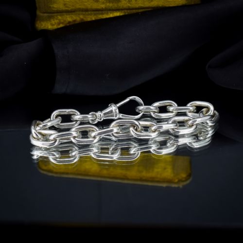 fig 2. A chunky sterling silver link bracelet with polished oval links secured by a swivel dog clip clasp.