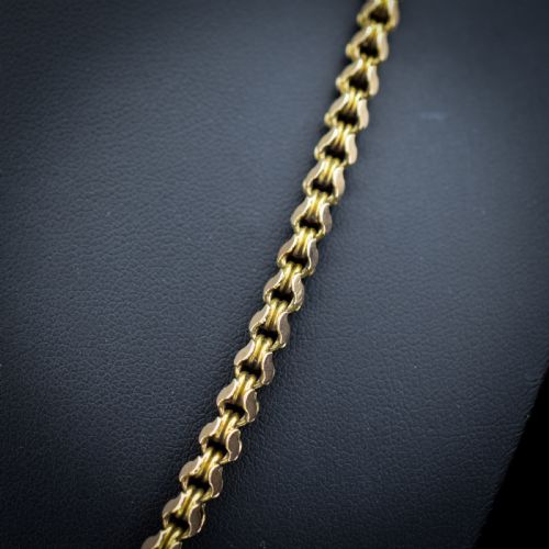 fig 2. A Victorian 15ct yellow gold fancy link chain necklace fitted with a dog clip fastener.