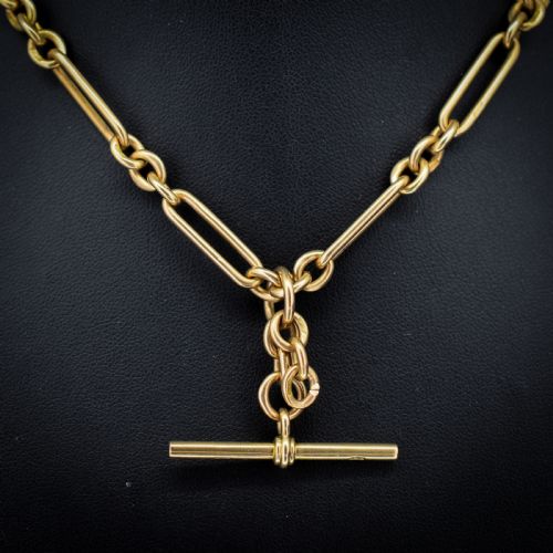 fig 3. A 9ct yellow gold Art Deco Albert watch chain featuring alternating elongated trombone links, a swivel clasp, and a T-bar.