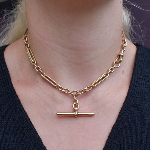 fig 1. A 10ct yellow gold Albert chain with alternating trombone and oval links, complete with a T-bar and swivel clasp.