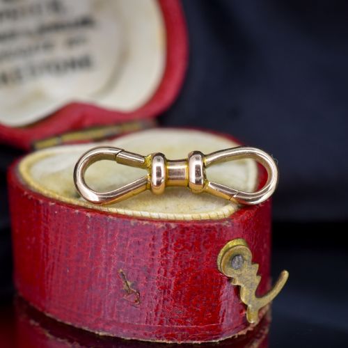 fig 1. A double-ended 9ct yellow gold dog clip clasp featuring a polished surface and central moulded collar.
