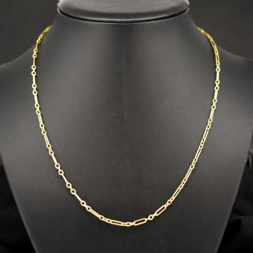 fig 1. An antique 15ct yellow gold chain featuring alternating long trombone links and short oval links with a barrel clasp.