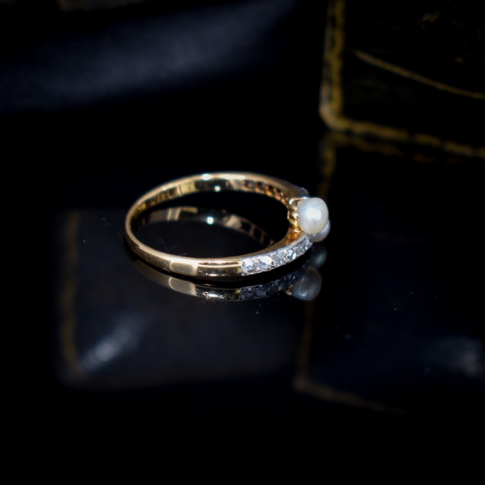 Antique Pearl and Rose Cut Diamond Crossover 'Toi et Moi' Twist 18ct 18K Yellow Gold Ring View VII