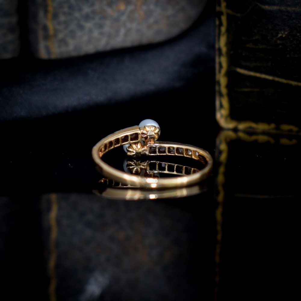 Antique Pearl and Rose Cut Diamond Crossover 'Toi et Moi' Twist 18ct 18K Yellow Gold Ring View VIII