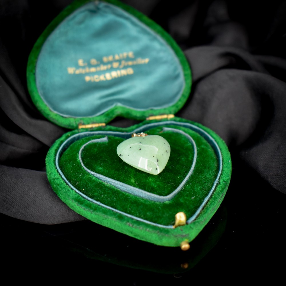 Vintage Green Jade Heart 9ct 9K Yellow Gold Drop Pendant Charm View II