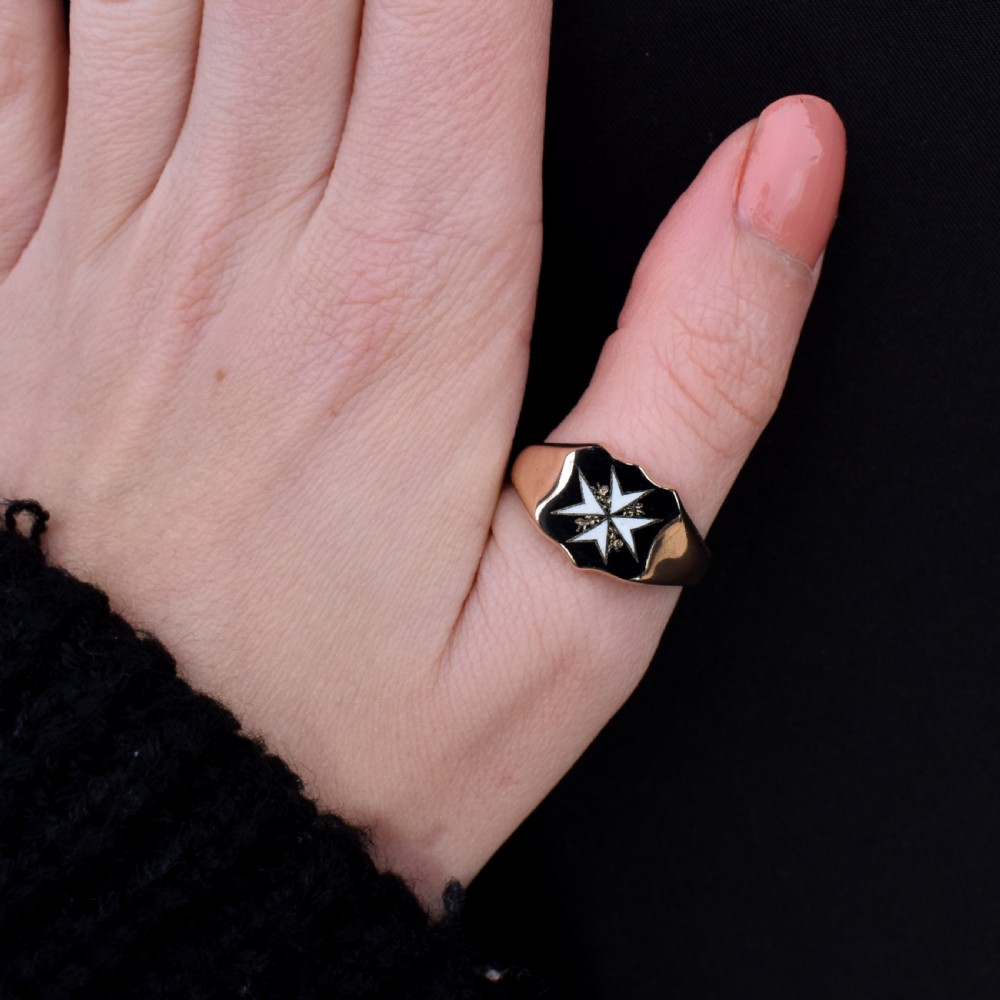 Vintage  9ct Gold Enamel Cross Signet Ring | Birmingham 1929 View VIII