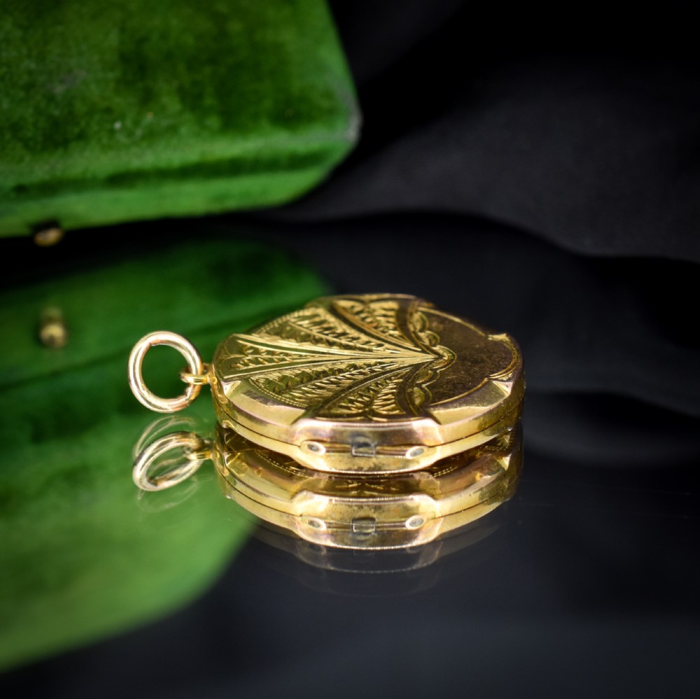 Antique 9ct Gold Round Engraved Locket Pendant | Chester 1910 View V
