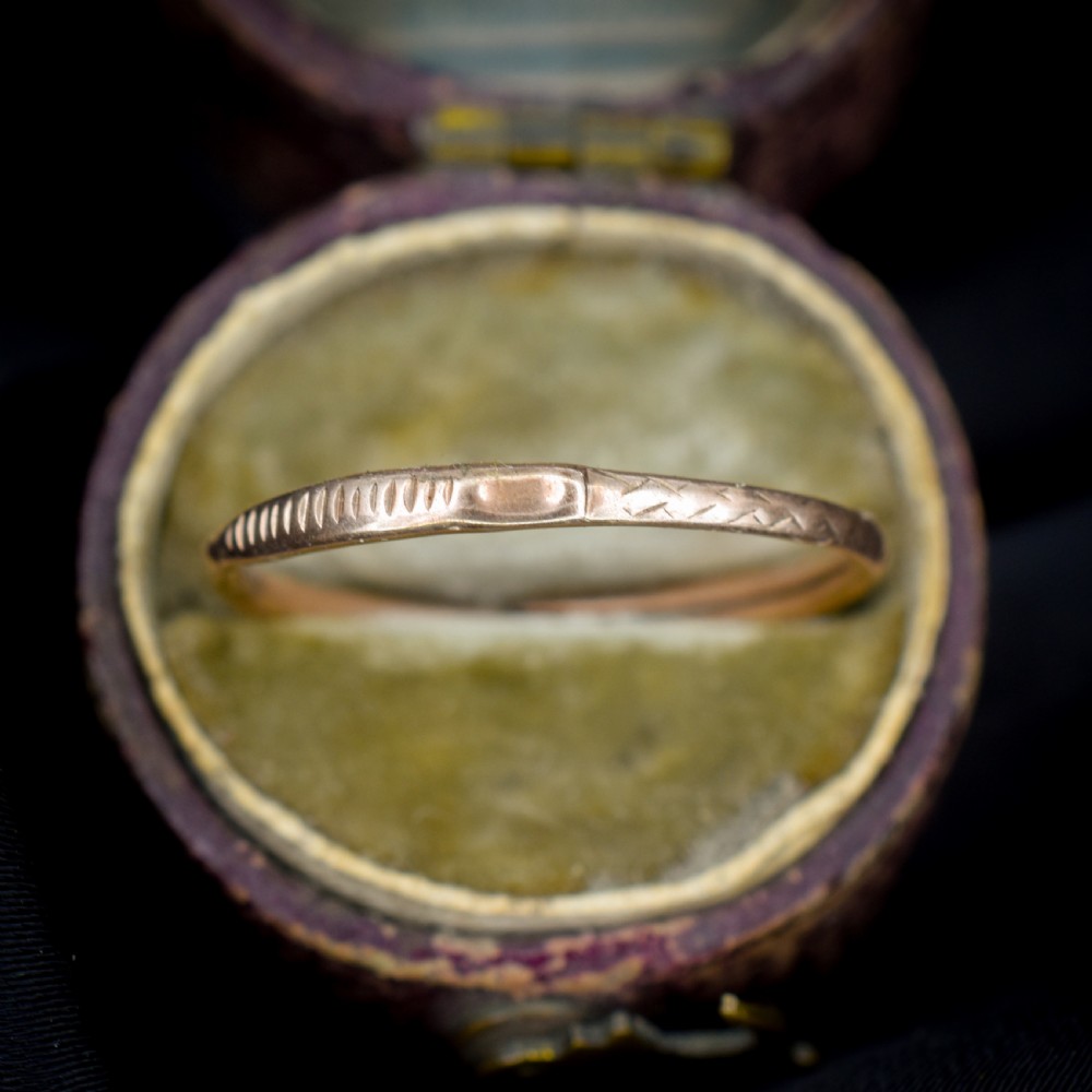 A Georgian 9ct gold split ring with hand-engraved serpent Ouroboros details. View III