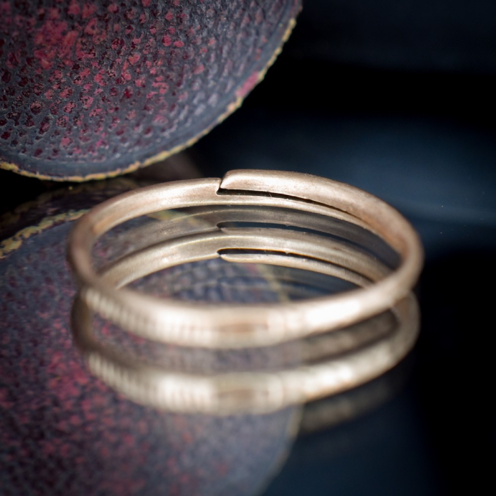A Georgian 9ct gold split ring with hand-engraved serpent Ouroboros details. View VII