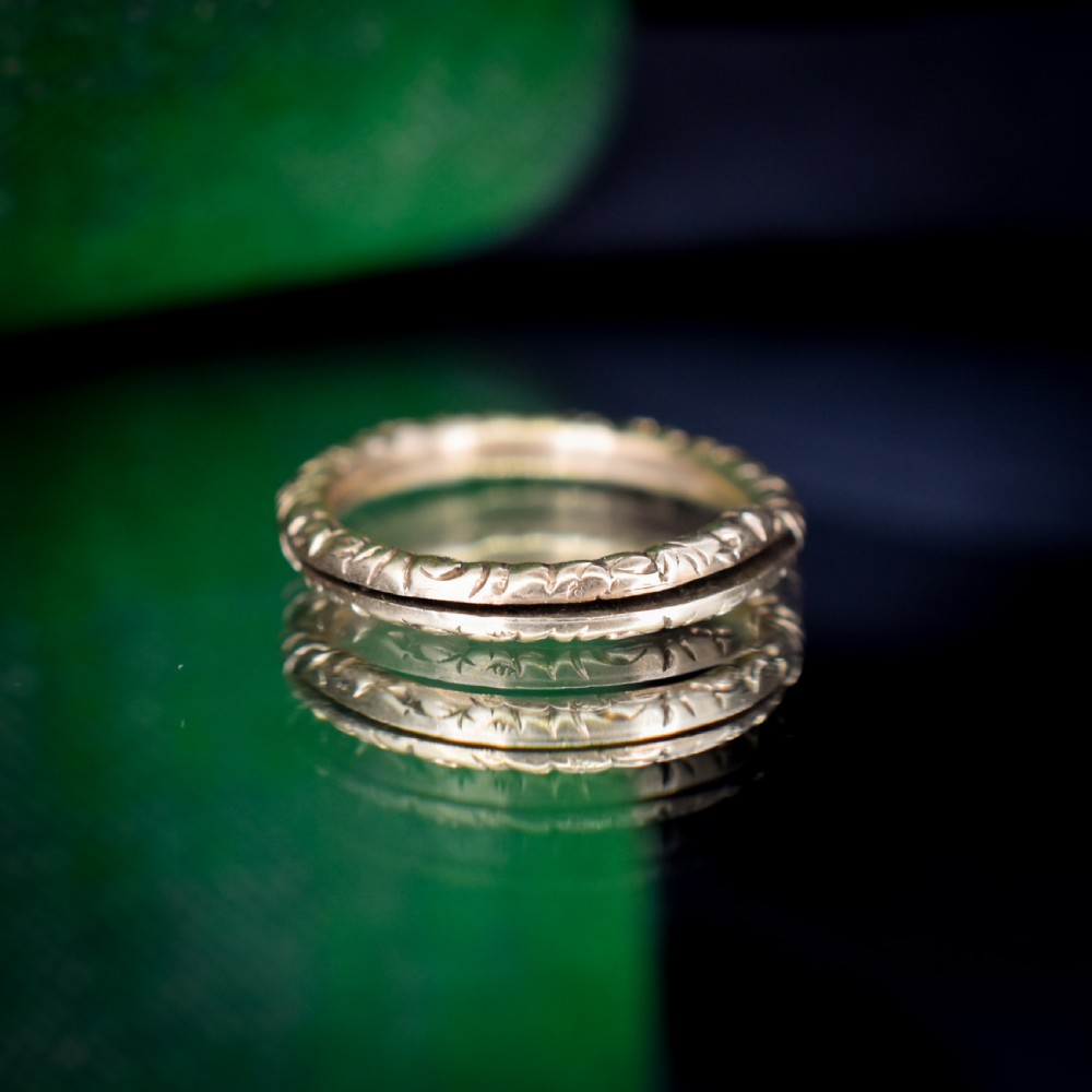 A small circular 12ct yellow gold split ring decorated with hand-engraved patterns along its outer edge. View V