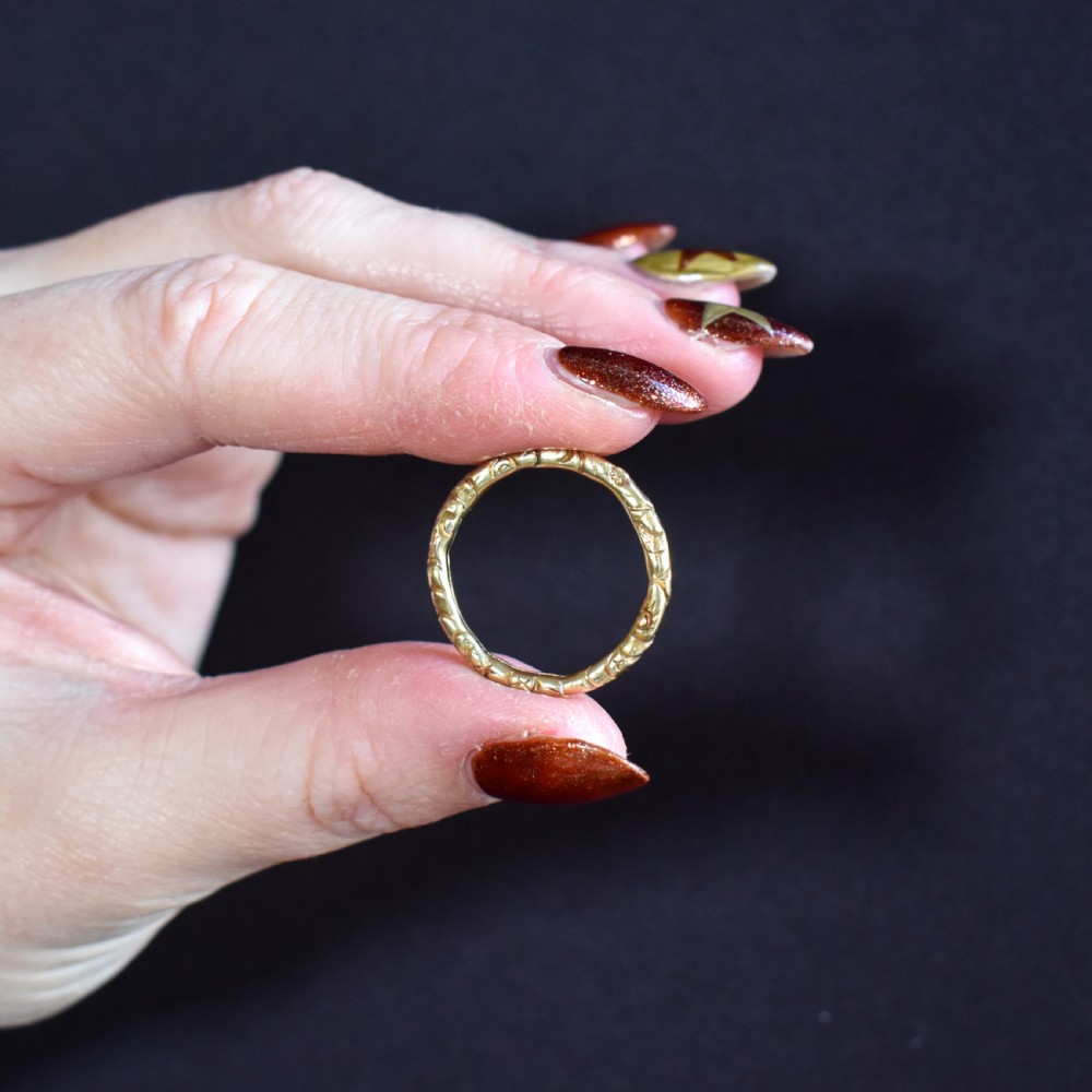 A circular Georgian 12ct yellow gold split ring featuring hand-engraved scrollwork around the outer edge. View II