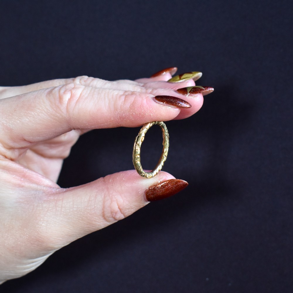A circular Georgian 12ct yellow gold split ring featuring hand-engraved scrollwork around the outer edge. View IV