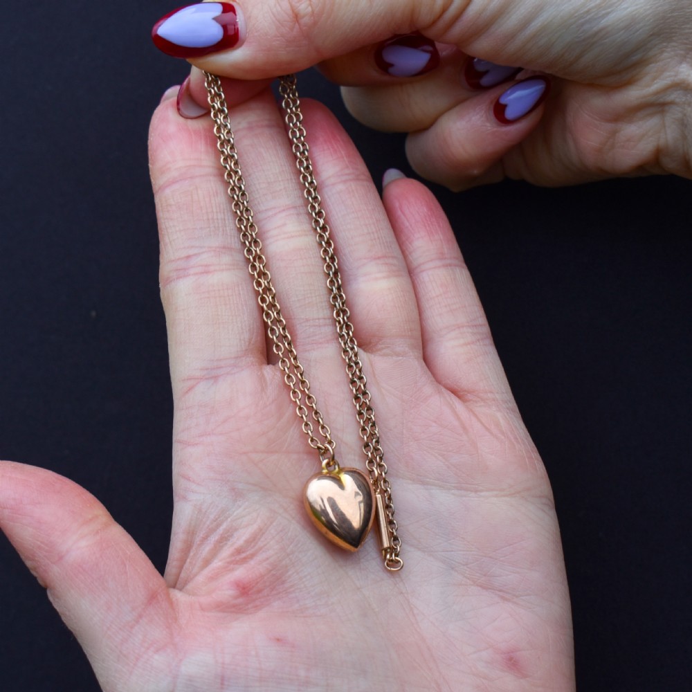An antique 9ct yellow gold chain necklace with a smooth puffed heart pendant. View III