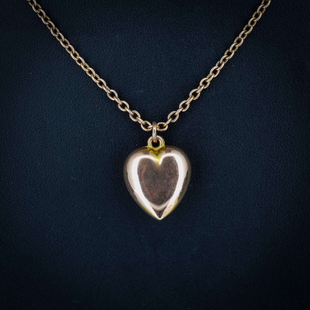 An antique 9ct yellow gold chain necklace with a smooth puffed heart pendant. View IV
