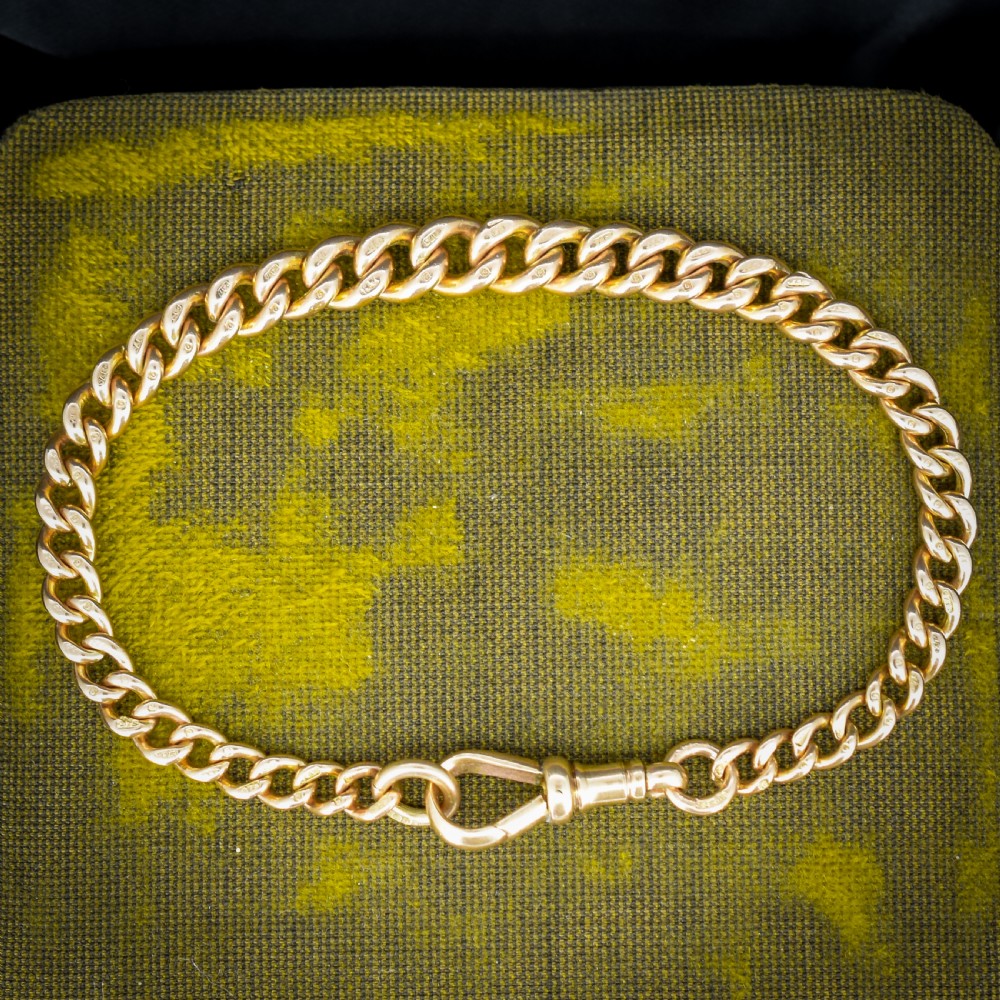An antique 9ct yellow gold curb link chain bracelet with a swivel dog clip clasp.