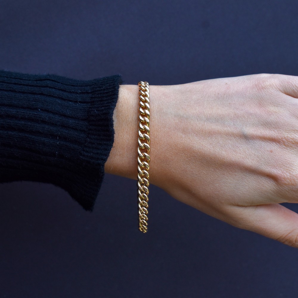 An antique 9ct yellow gold curb link chain bracelet with a swivel dog clip clasp. View IX