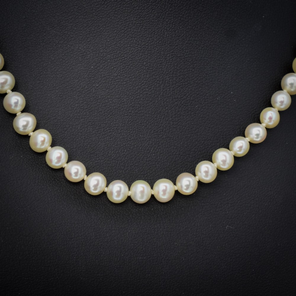A single strand of graduated cream pearls fitted with a detailed yellow gold filigree clasp. View V