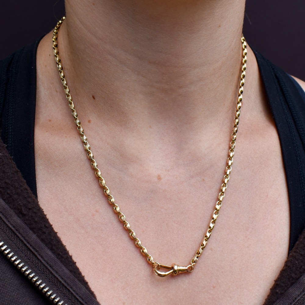 An antique 9ct yellow gold tulip link fancy chain necklace featuring a swivel dog clip clasp. View X