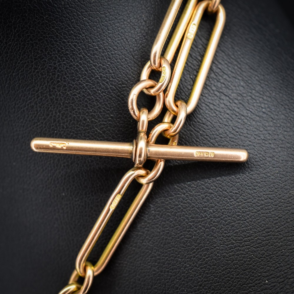 A 9ct yellow gold Albert chain necklace featuring alternating trombone links and a central T-bar pendant drop. View V