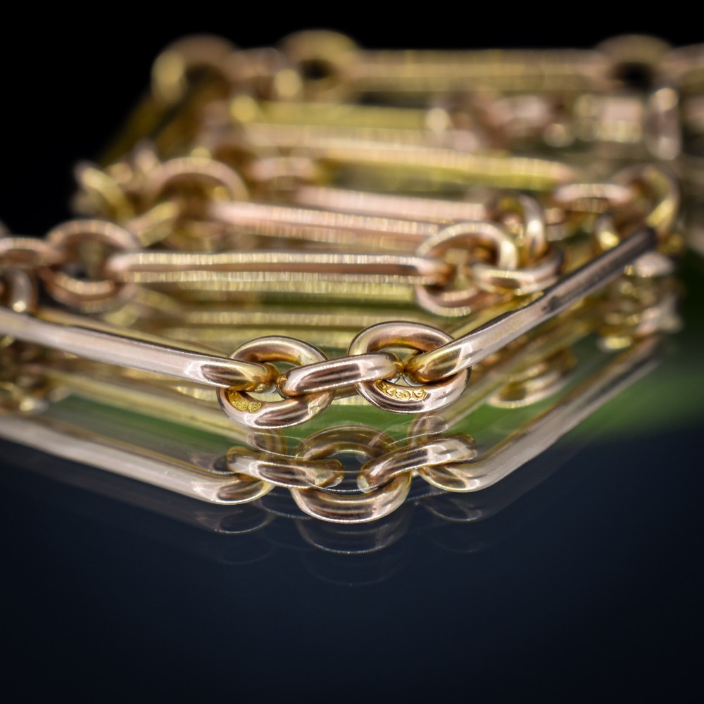A 9ct yellow gold Albert chain necklace featuring alternating trombone links and a central T-bar pendant drop. View VIII