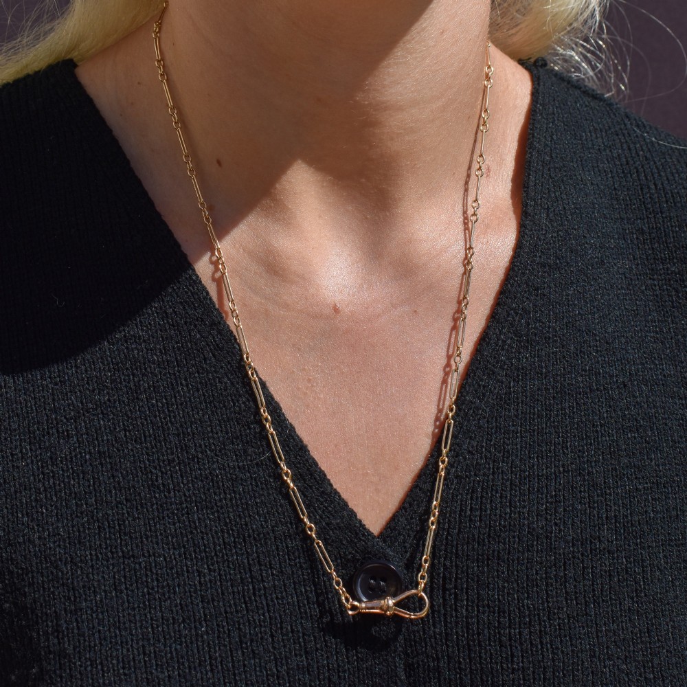 An antique 9ct yellow gold paperlink chain featuring elongated rectangular links and a dog clip swivel clasp. View IX