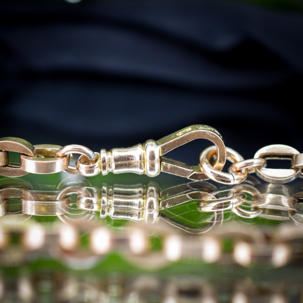 An antique 9ct yellow gold bracelet featuring uniform oval cable links secured with a swivel dog clip fastener. View II
