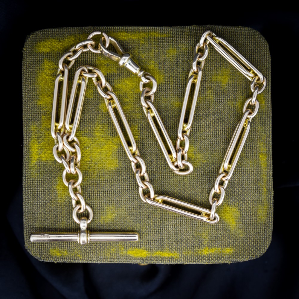 A 10ct yellow gold Albert chain with alternating trombone and oval links, complete with a T-bar and swivel clasp.