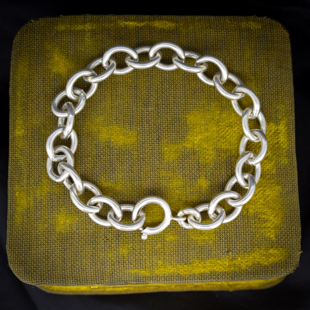 A sterling silver link bracelet composed of interlocking oval cable links with a bolt ring clasp.