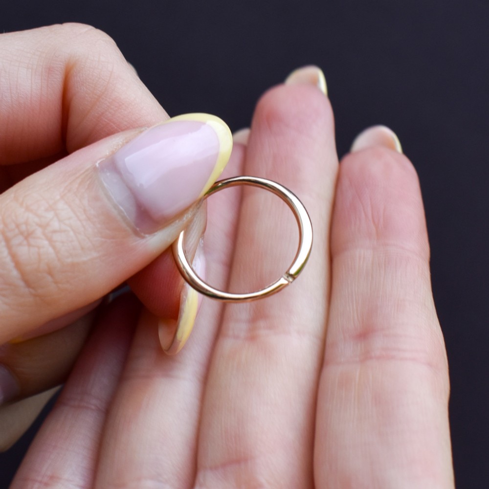 A circular 9ct gold split ring measuring 20 millimetres with a double-coiled wire design. View VII