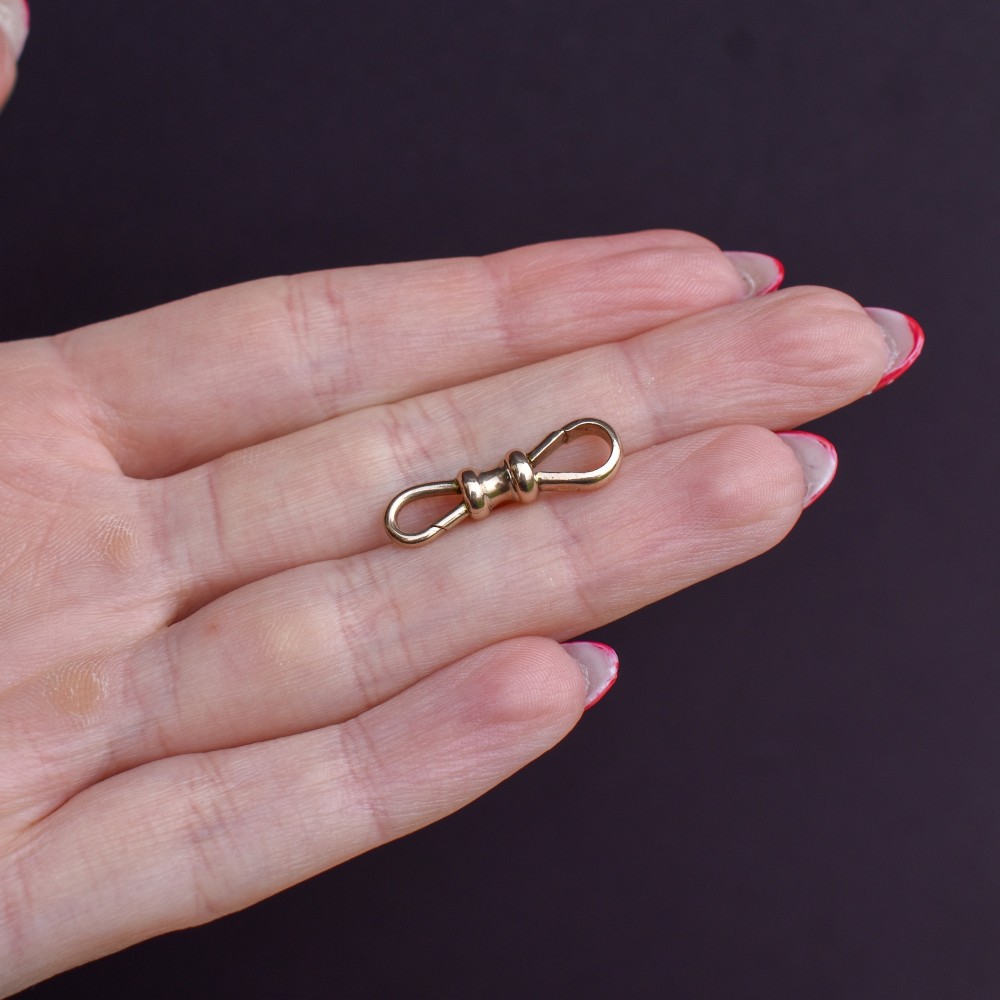 A double-sided 9ct yellow gold antique dog clip clasp featuring hinged spring fasteners at both ends connected by a central barrel collar. View IX