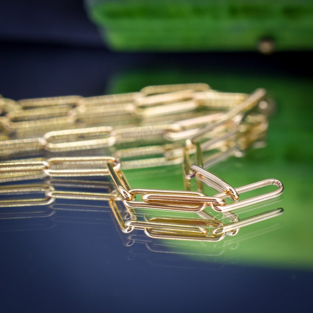 An antique 9ct yellow gold chain featuring elongated paperclip links and a swivel dog clip clasp. View VII