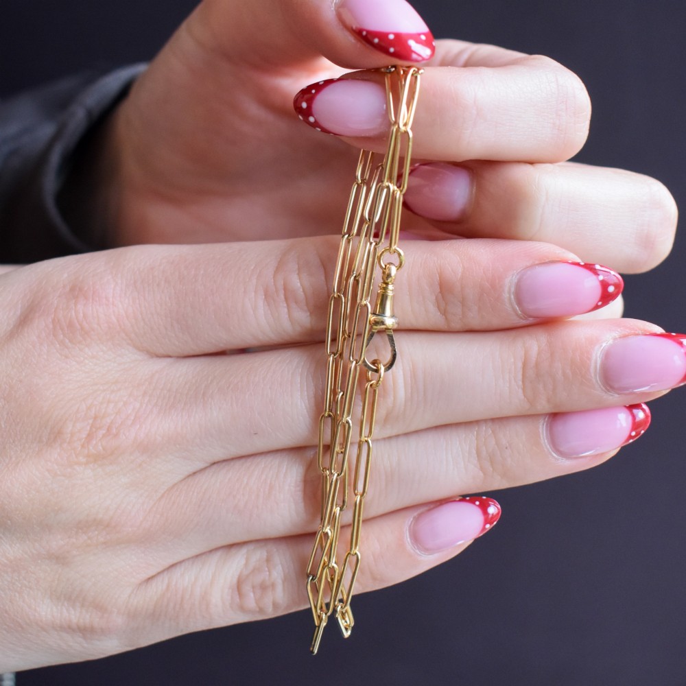 An antique 9ct yellow gold paperlink chain necklace featuring uniform elongated rectangular links and a swivel dog clip clasp. View X