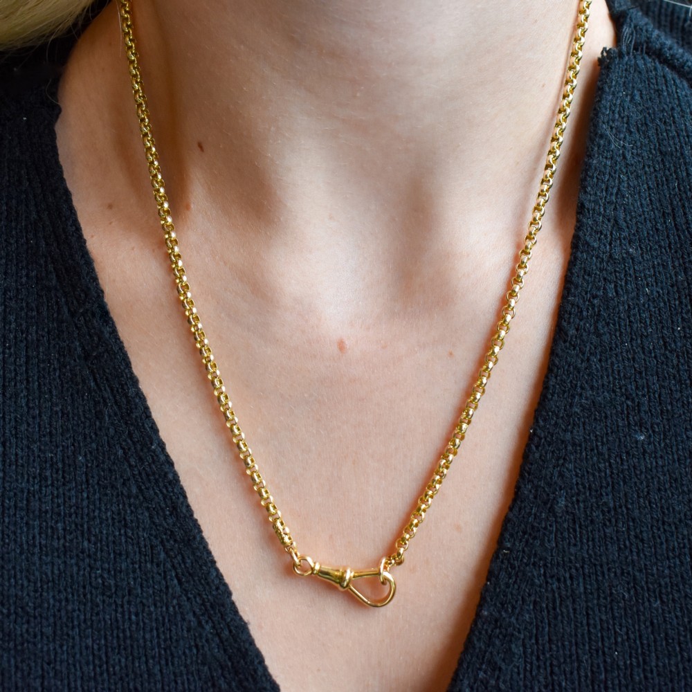An antique Victorian 9ct yellow gold belcher link chain necklace featuring a dog clip clasp fastener. View X