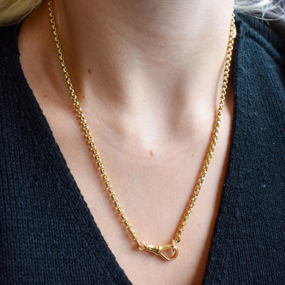 An antique Victorian 9ct yellow gold belcher link chain necklace featuring a dog clip clasp fastener. View XI