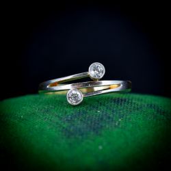 ANTIQUE ART DECO DIAMOND CROSSOVER TWO STONE 18CT GOLD ENGAGEMENT RING