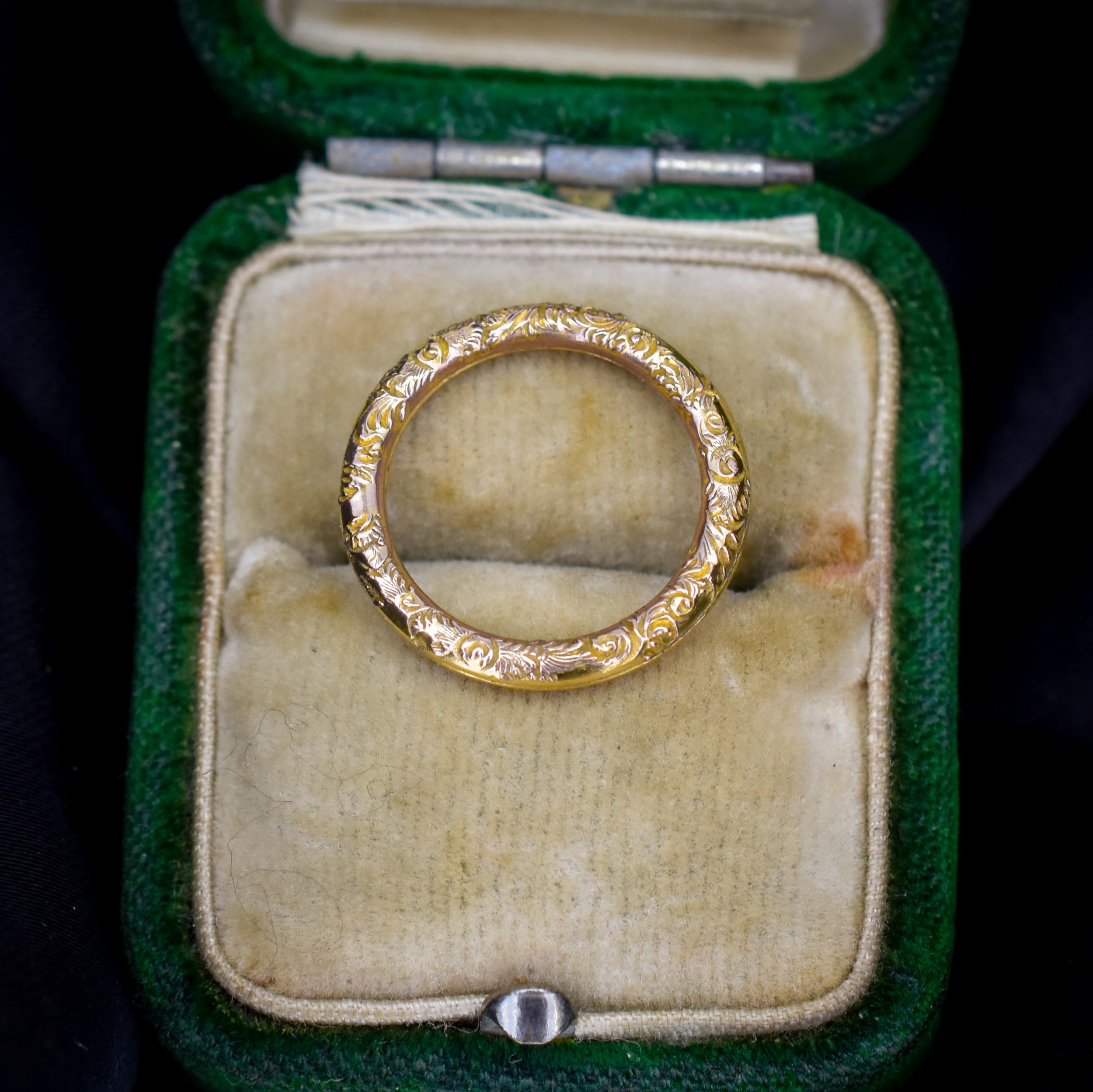 Antique Plate Rings Antique 11ct Gold Engraved Split Ring, 17mm