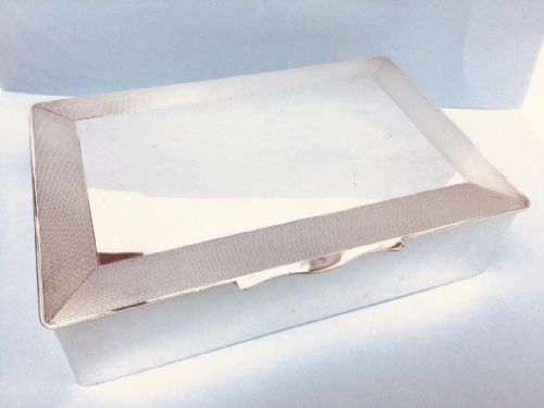 A Fine 1960s Silver Cigarette or Trinket box, 17cms, 622 grams