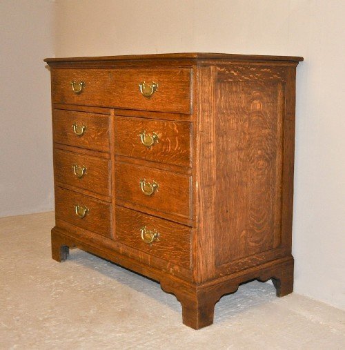 Oak Chest of Drawers