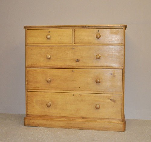 Pine Chest of Drawers