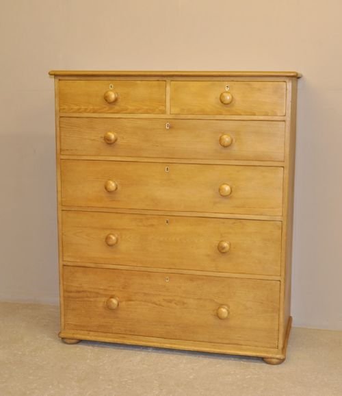 Pine Chest of Drawers