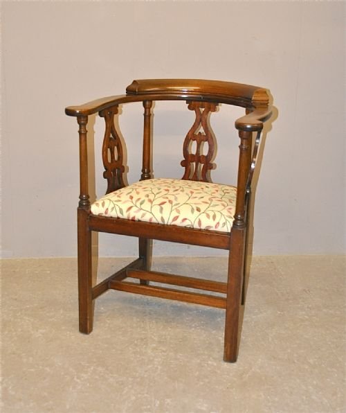 Gent's Elbow Chair
