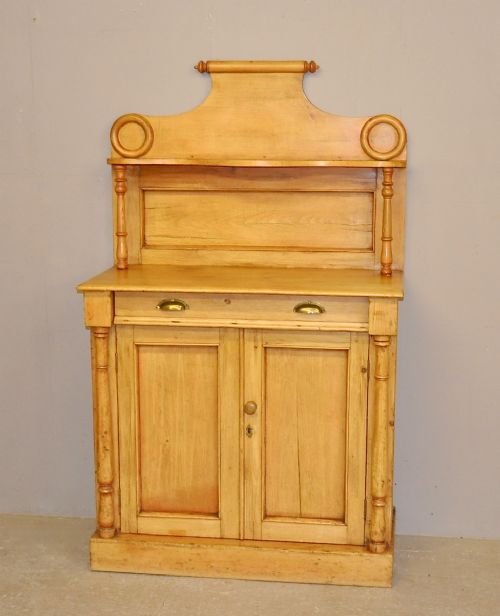 Pine Dresser/chiffonier