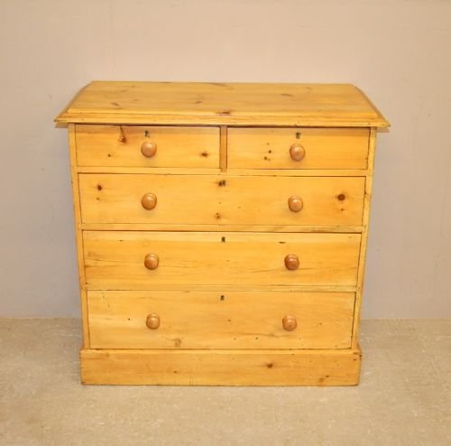 Pine Chest of Drawers