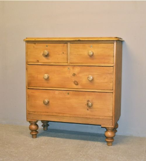 Pine Chest of Drawers