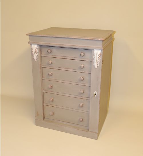 Miniature Wellington Chest
